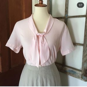 SALE ☀️ Vintage blouse w/ ascot tie Blouse Beauty